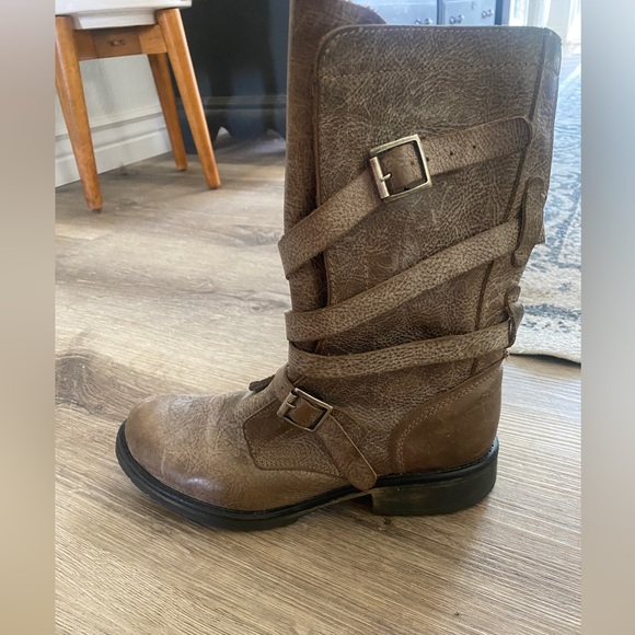 ✨HP✨Steve Madden Brewzzer distressed leather boots - Picture 5 of 10